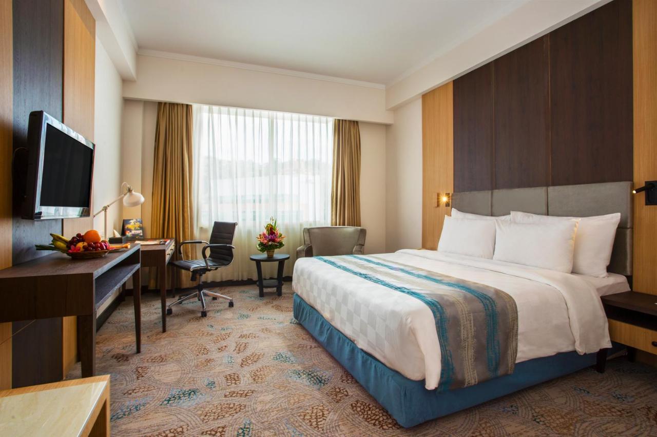 Swiss-Belhotel Papua Jayapura Buitenkant foto